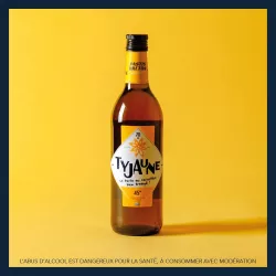 Moment de convivialité avec des amis dégustant le Pastis Breton Ty Jaune