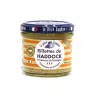 Rillettes de haddock au pommeau de Bretagne étalées sur un toast croustillant, garnies de ciboulette fraîche.