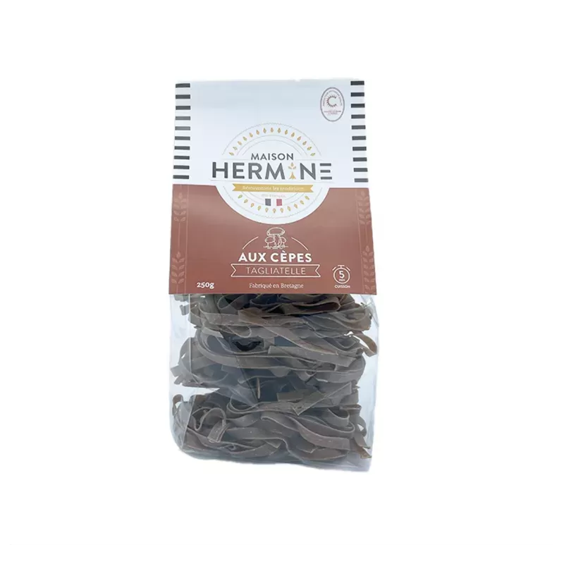 Tagliatelles aux cèpes 250g en gros plan avec un fond rustique.