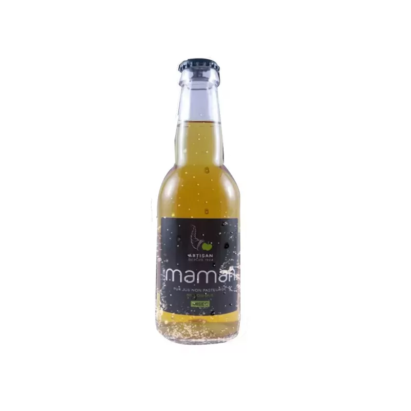 Dégustation du Cidre Maman Biologique Mi-Sec 33cl dans un verre.