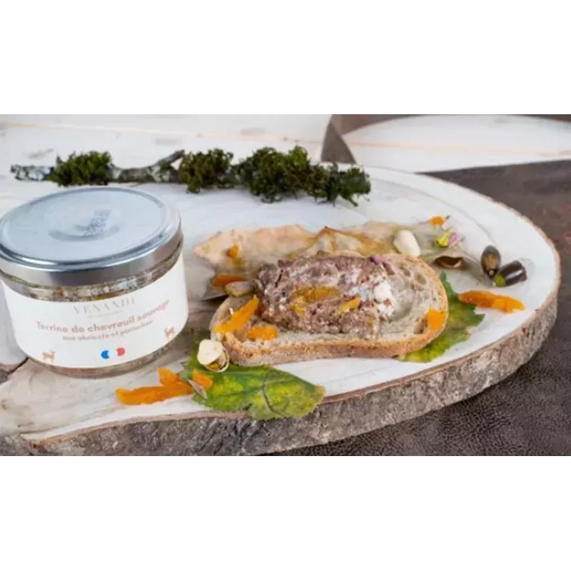 Table dressée avec la Terrine de Chevreuil Sauvage en entrée