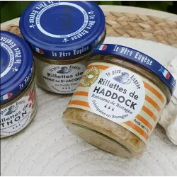 Pot de rillettes de haddock au pommeau de Bretagne, étiquette visible, sur fond neutre.