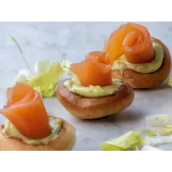 Mini Craquelins de Saint Malo servis sur une assiette, idéaux pour accompagner fromage, charcuterie et tartinades