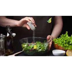 Bouteille de Moulin Sel Fin de Guérande aux Herbes Spécial Salade avec basilic, thym, persil et autres herbes aromatiques.