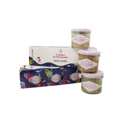 Coffret en carton élégant, fermé avec un ruban, prêt à être offert