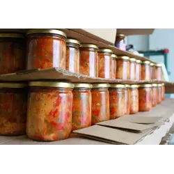Chipirons à la Basquaise servis dans une assiette - goût authentique du Pays Basque