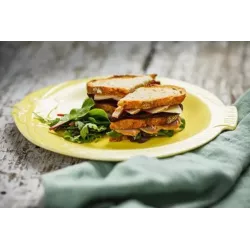 Ventrèche Thon Germon ajoutée à une salade fraîche