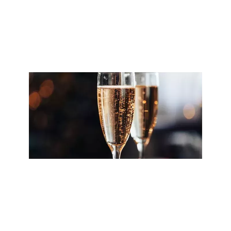 Verre de Crémant de Loire Blanc Brut avec fines bulles dorées